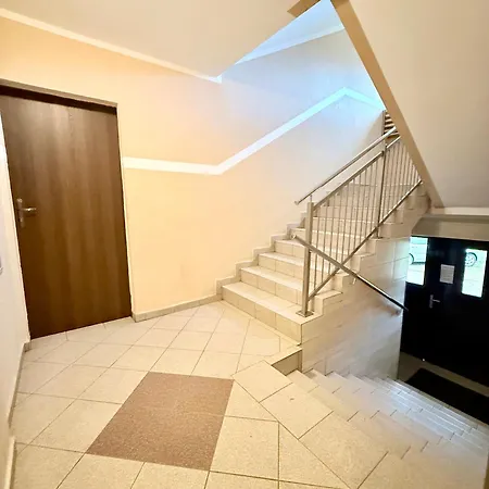 Al-dom Izi Apartamento *